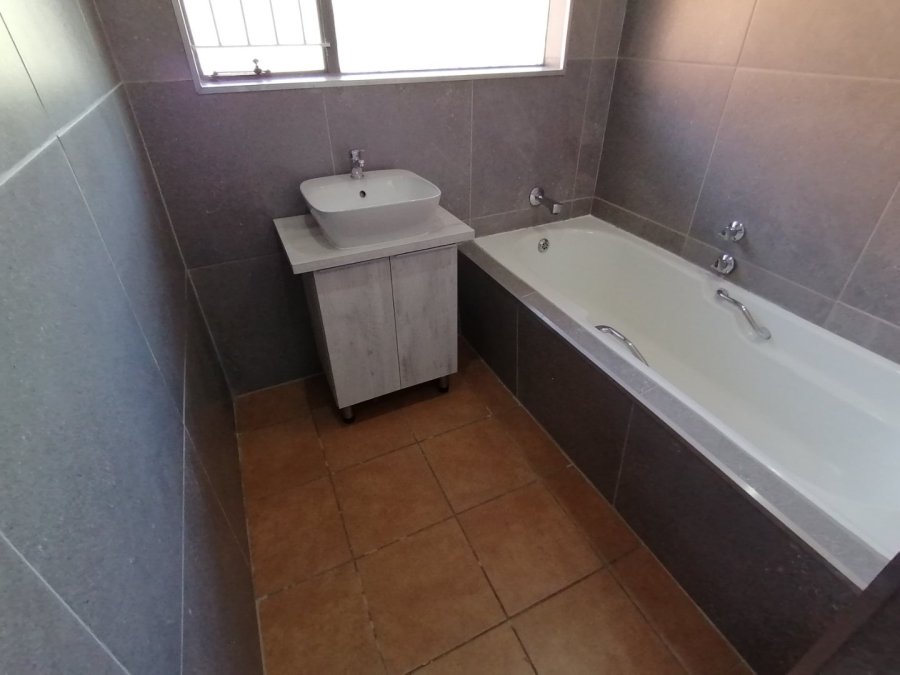4 Bedroom Property for Sale in Heuwelsig Free State